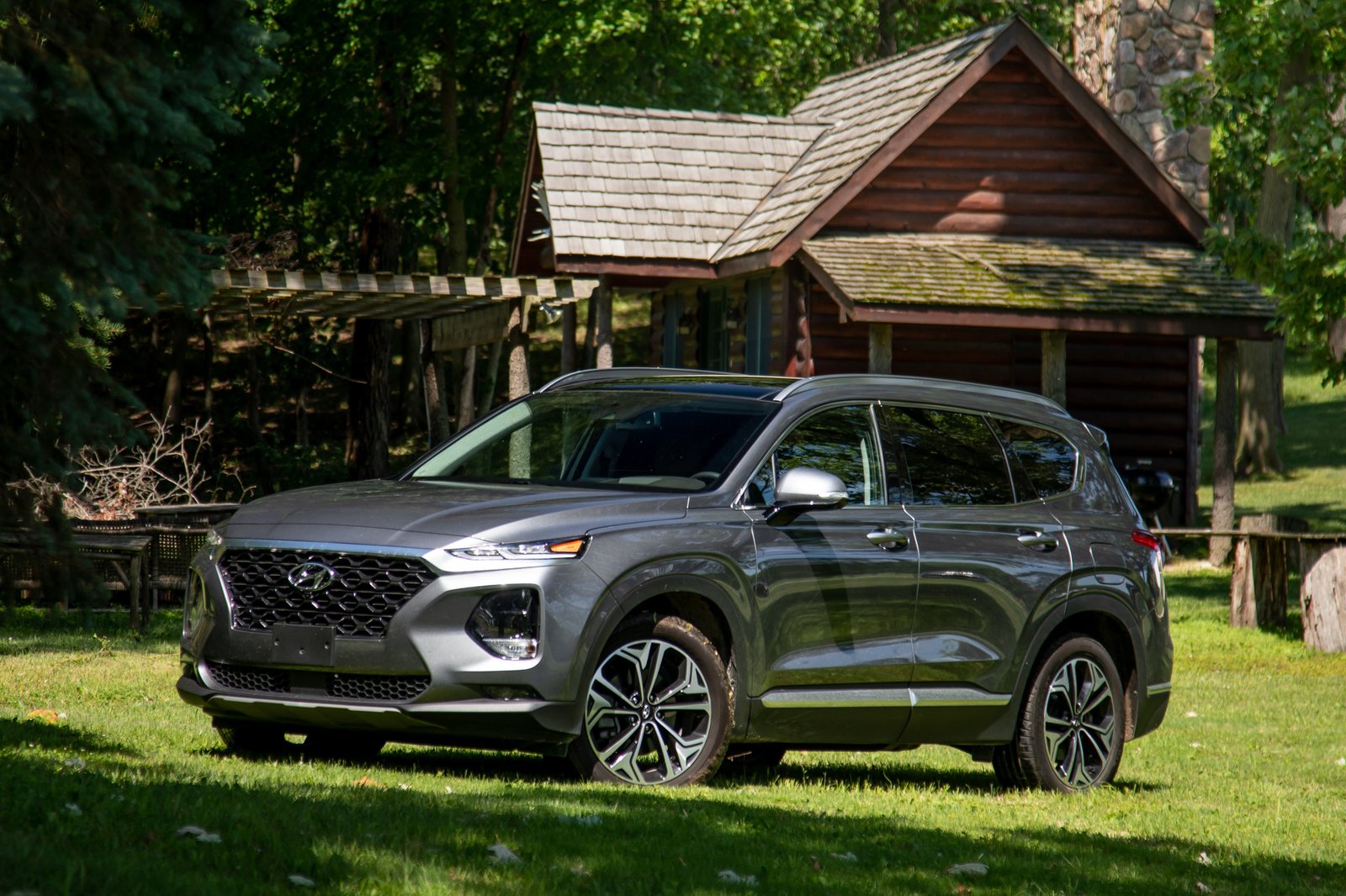 hyundai-santa-fe-ultimate-awd-2019-08-angle--exterior--front--grey.jpg