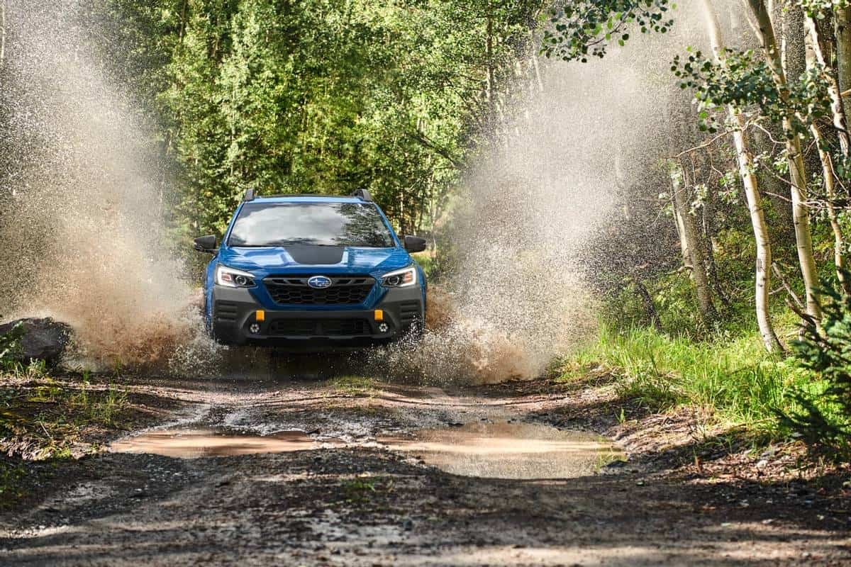 subaru-outback-wilderness-2022-oem-10-blue--dynamic--exterior--front--off-road.jpg