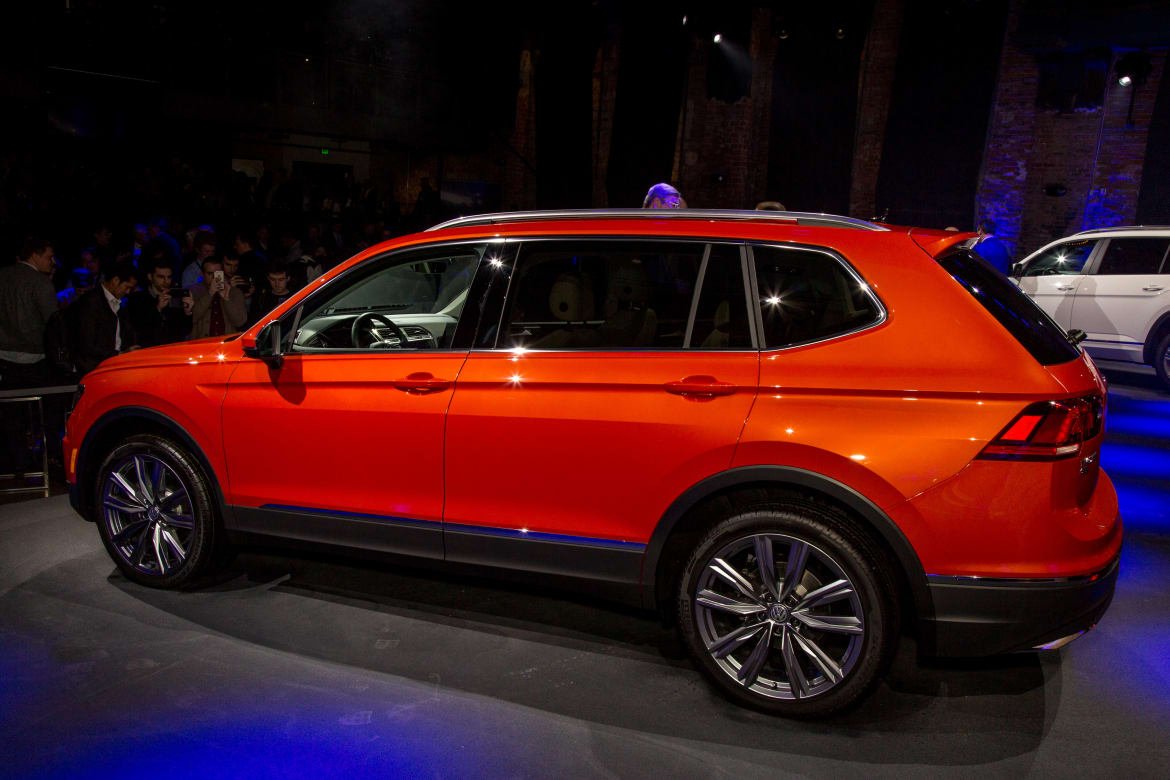18Volkswagen_Tiguan_AS_AC_08.jpg