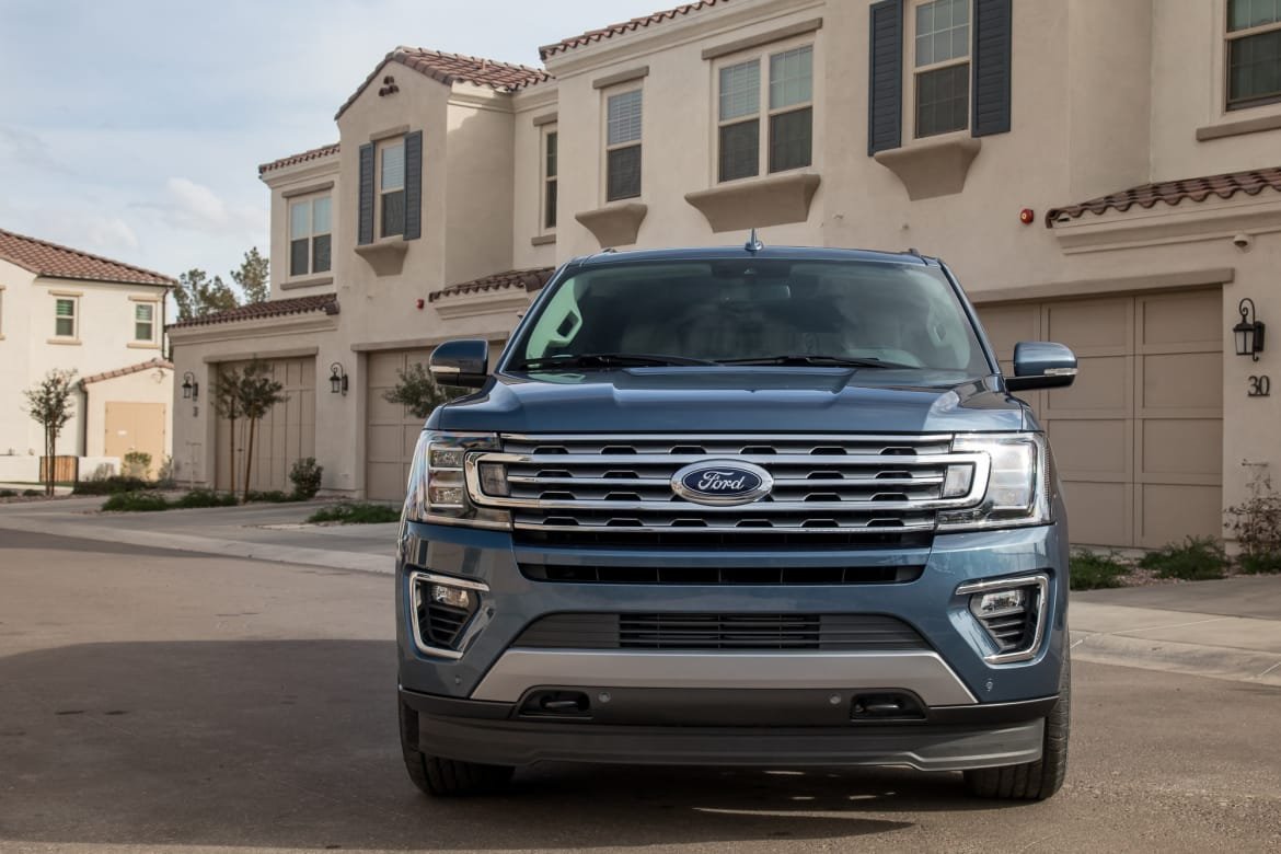 02-ford-expedition-2018-blue--exterior--front.jpg