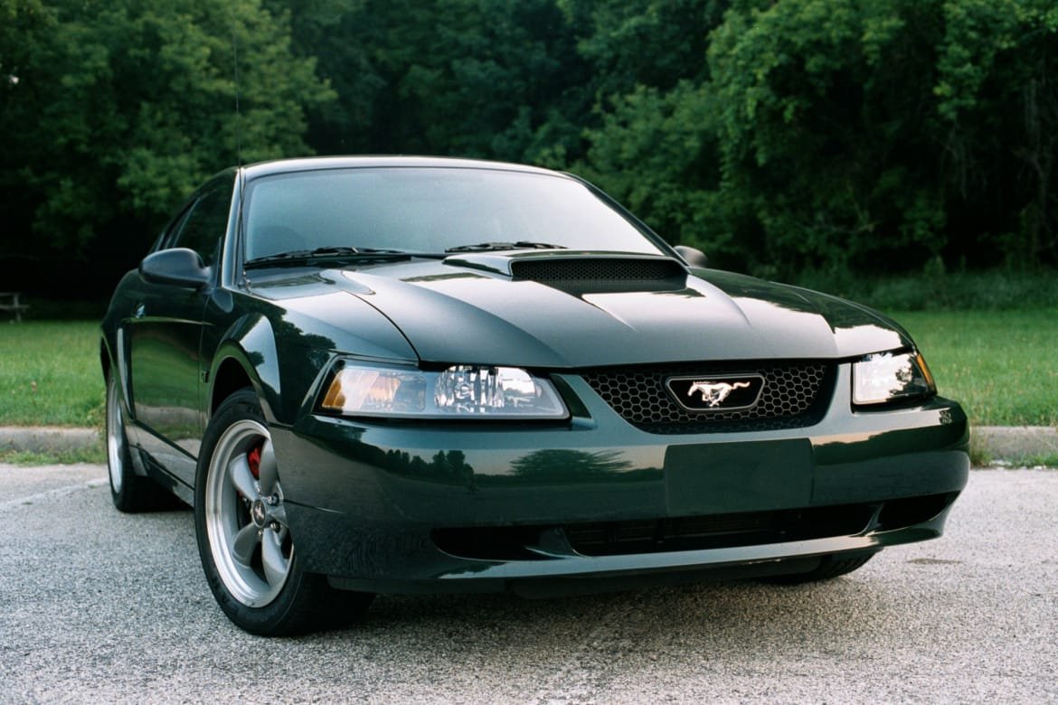 22-ford-mustang-bullitt-2001-angle-exterior-front-green.jpg