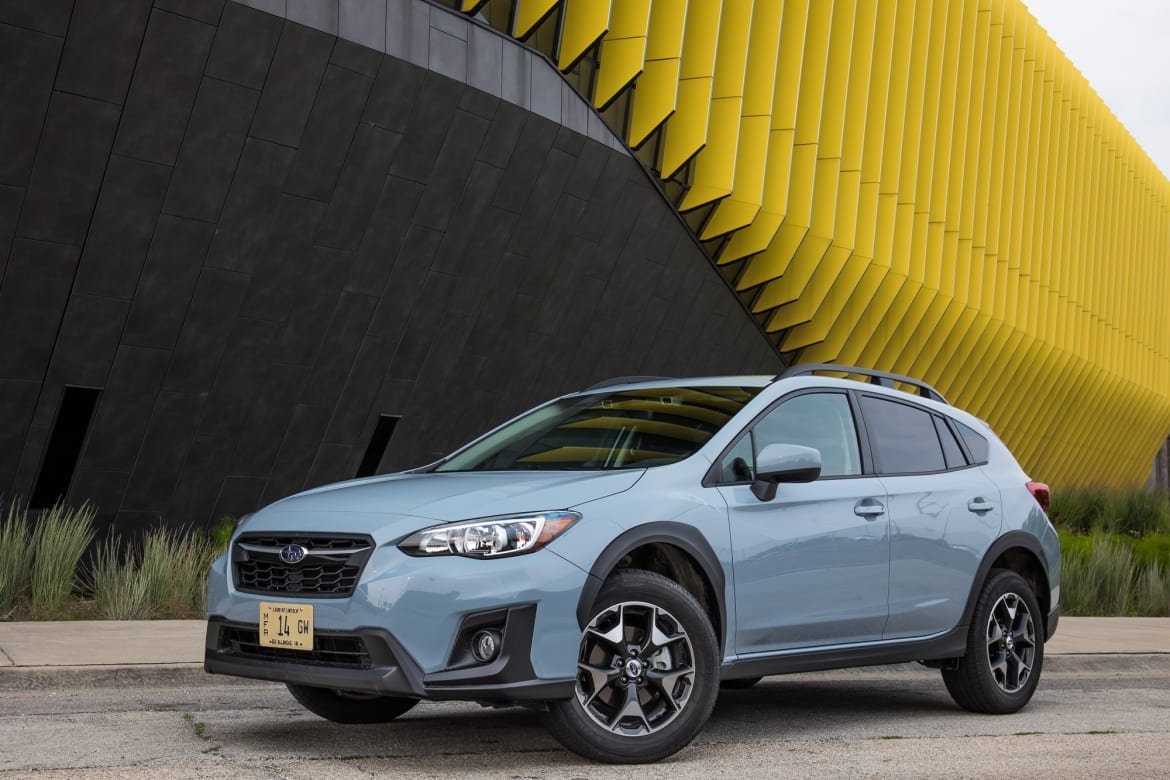 43-subaru-crosstrek-2.0i-premium-awd-2018-angle--blue--exterior-