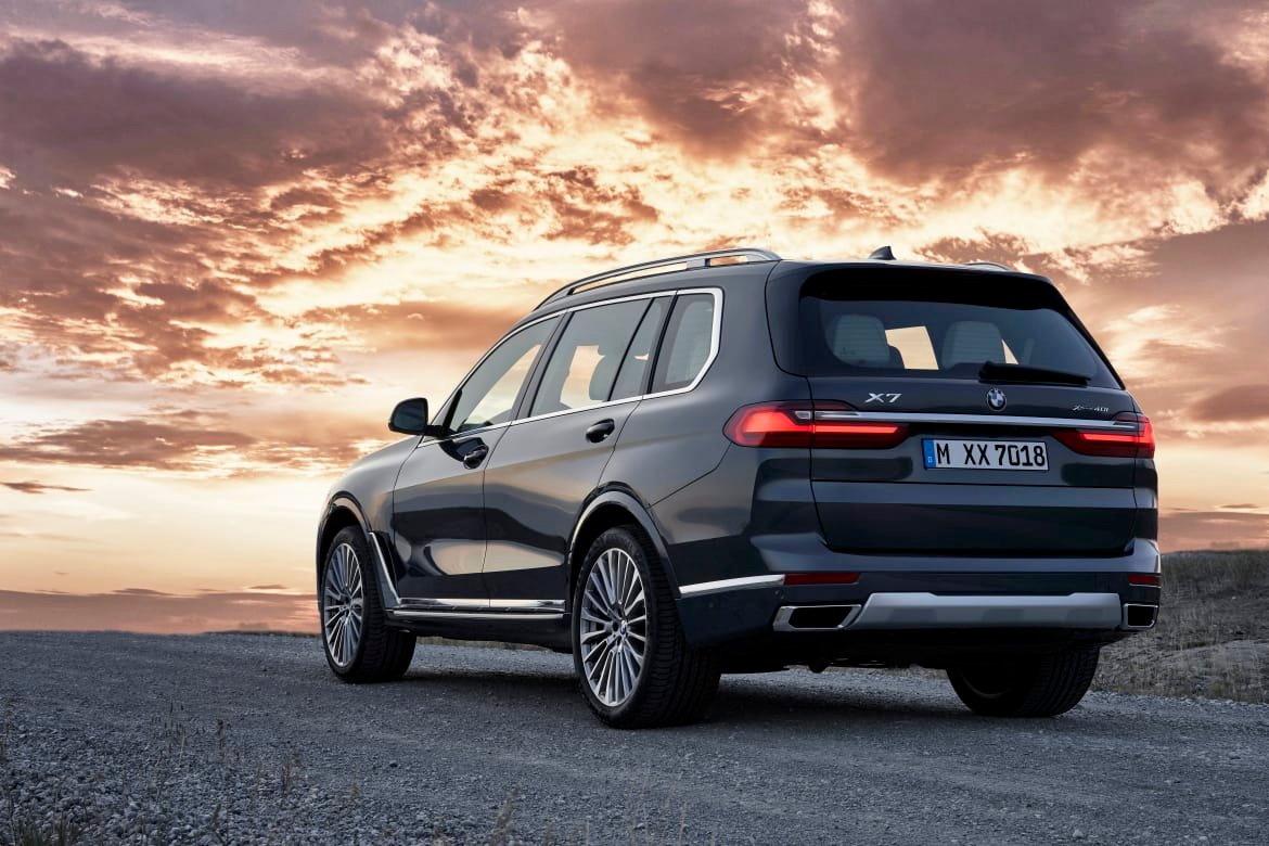 12-bmw-x7-2019-angle--black--exterior--mountains--outdoors--rear