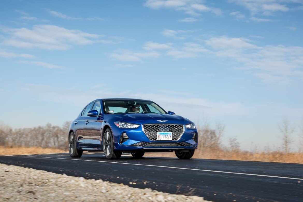 01-genesis-g70-2019-angle--blue--exterior--front.jpg