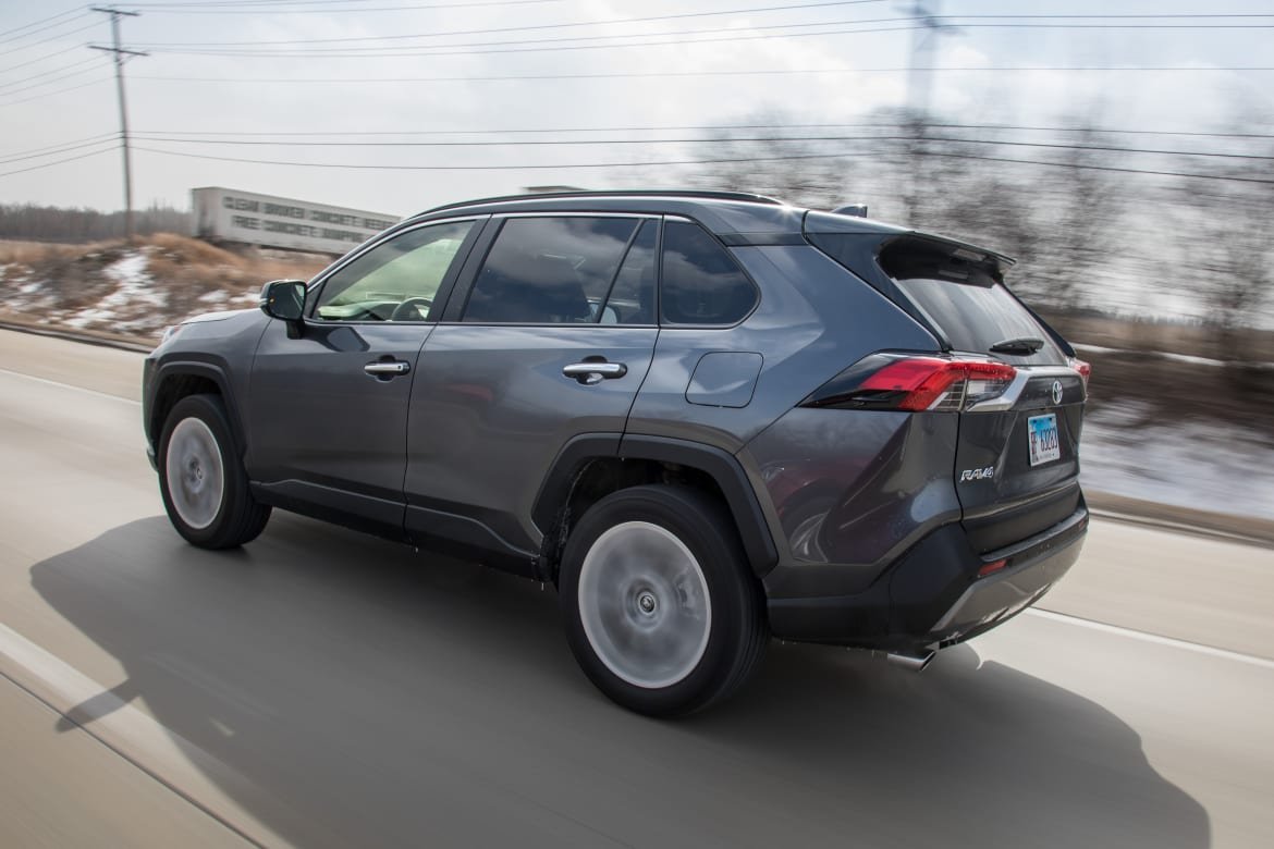 02-toyota-rav4-2019-angle--dynamic--exterior--grey--rear.jpg