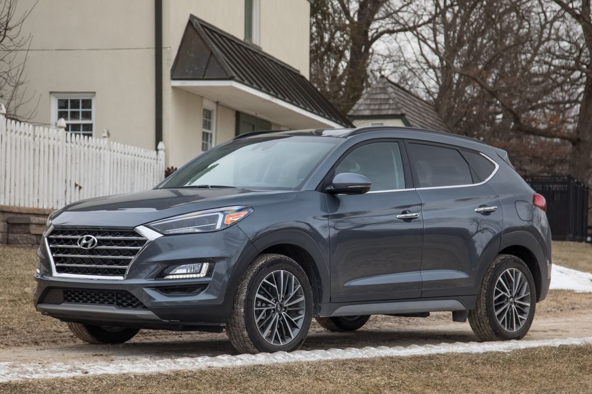 04-hyundai-tucson-2019-angle--exterior--front--grey.jpg