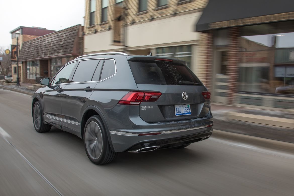 05-volkswagen-tiguan-2019-angle--dynamic--exterior--grey--rear.j