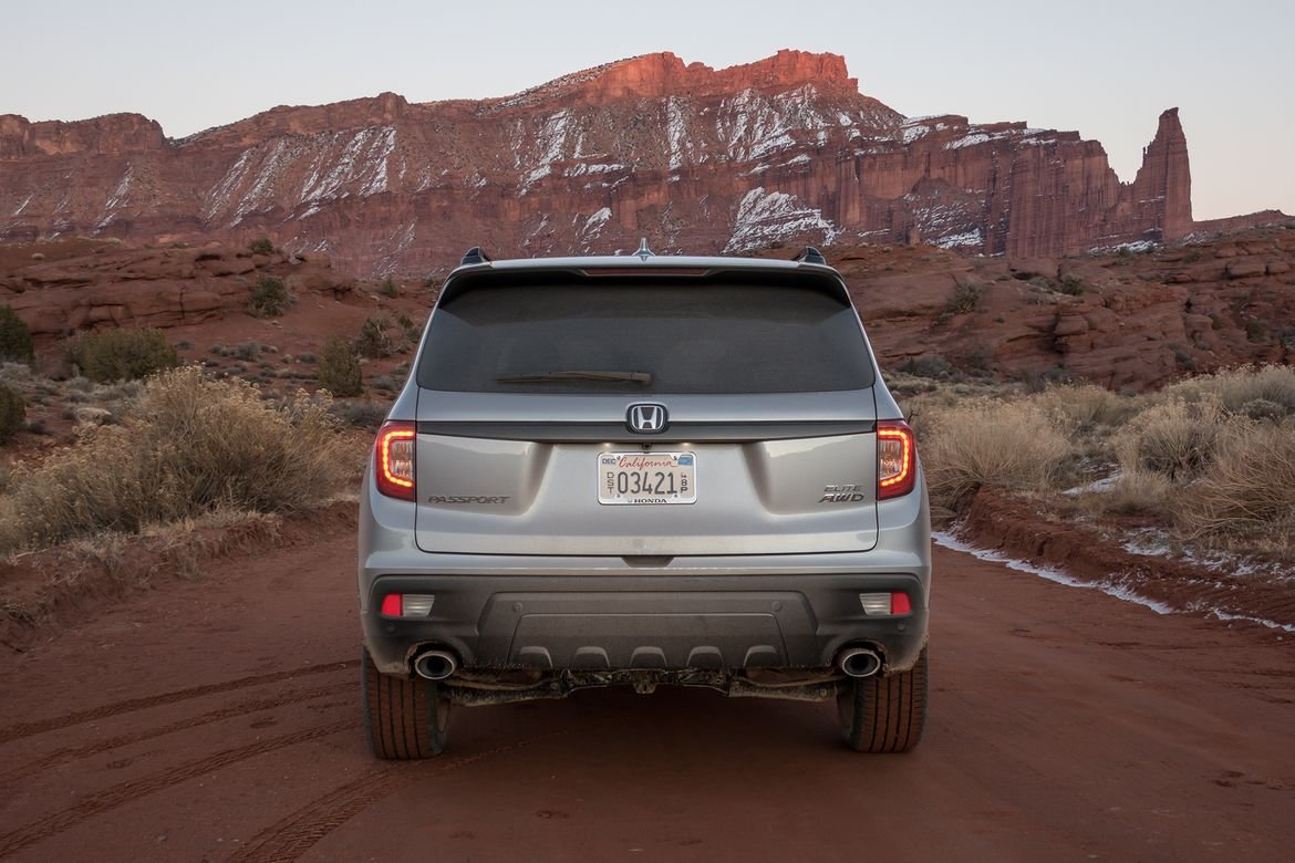 05-honda-passport-2019-exterior--mountain--off-road--rear--silve