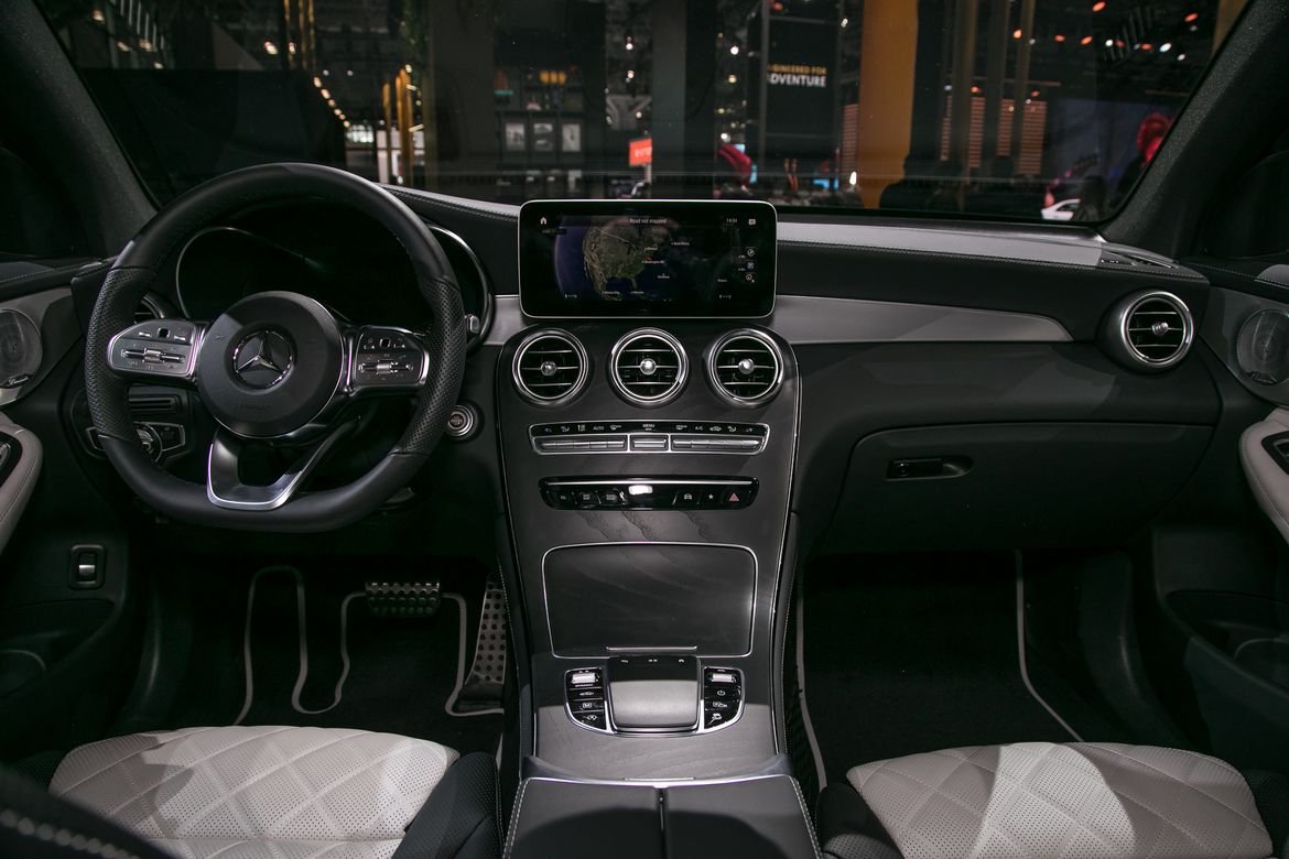 11-mercedes-benz-glc300-coupe-2020-cockpit-shot--interior.jpg