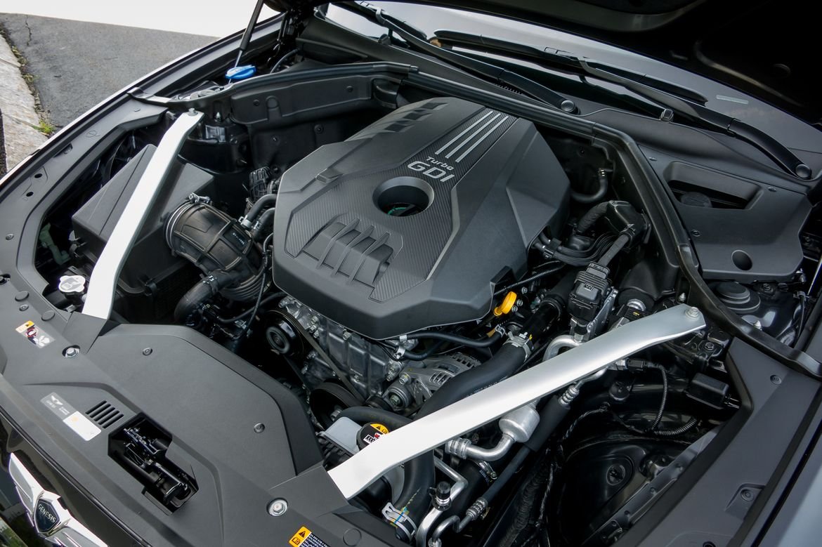 07-genesis-g70-2019-engine--interior.jpg