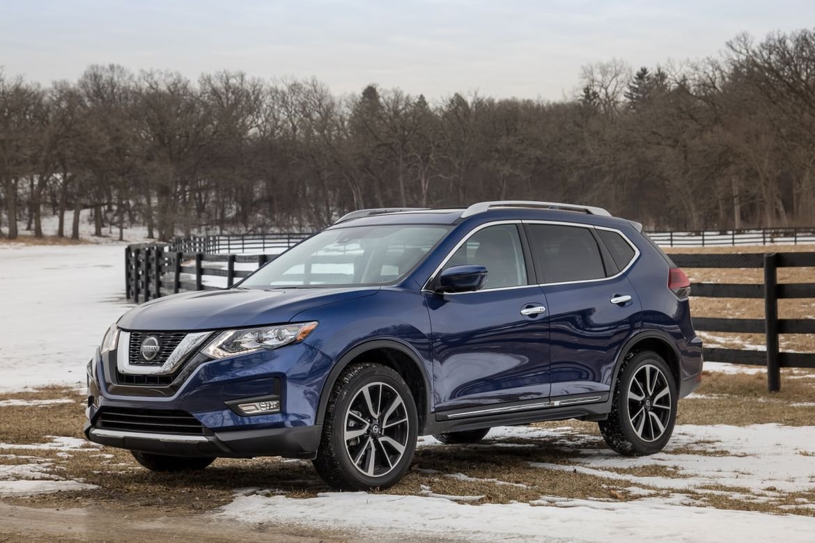 03-nissan-rogue-2019-angle--blue--exterior--front.jpg