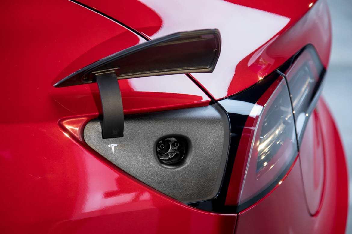 10-tesla-model-3-2017-charging port-exterior-red.jpg