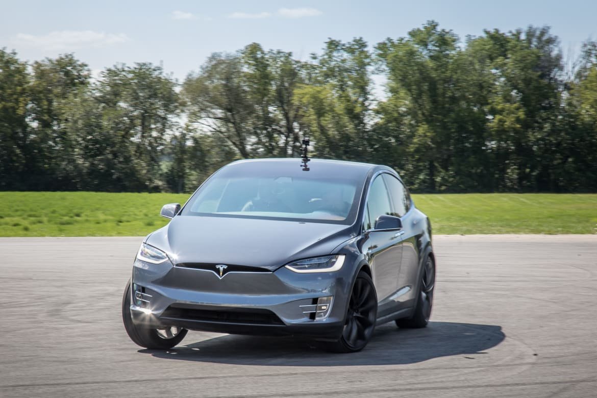 12-tesla-model-x-2018-dynamic--exterior--front--grey.jpg