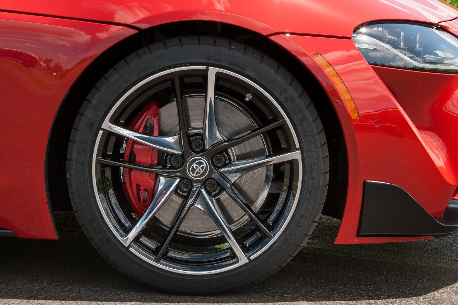 08-toyota-supra-2020-exterior--red--wheel.jpg