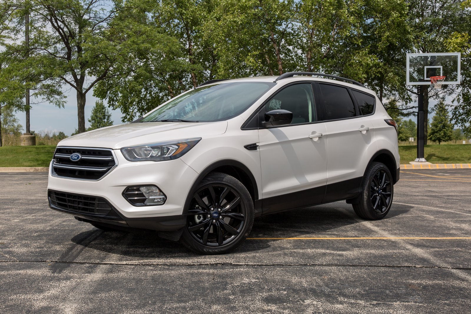 ford-escape-2017-01-angle-dynamic-exterior-front-rear-white.jpg