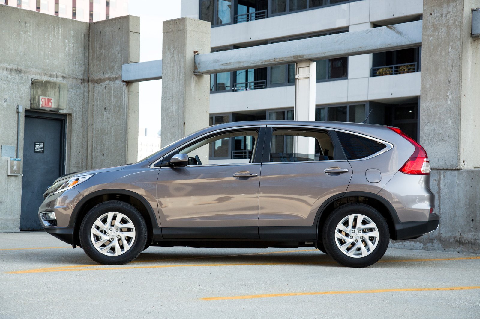 01-honda-cr-v-2015-exterior--profile--silver--urban.jpg