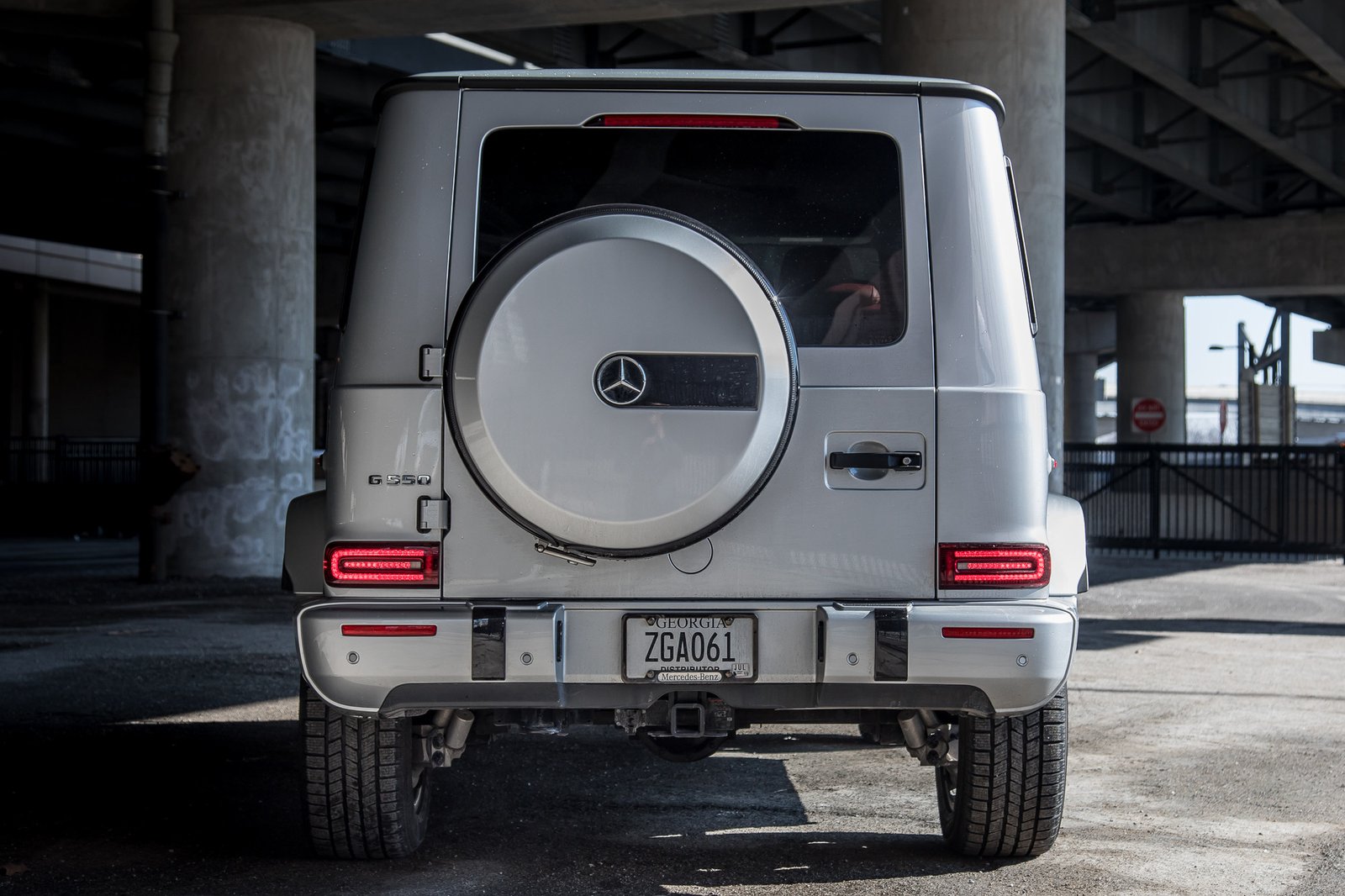 08-mercedes-benz-g-550-2019-exterior--rear--silver.jpg