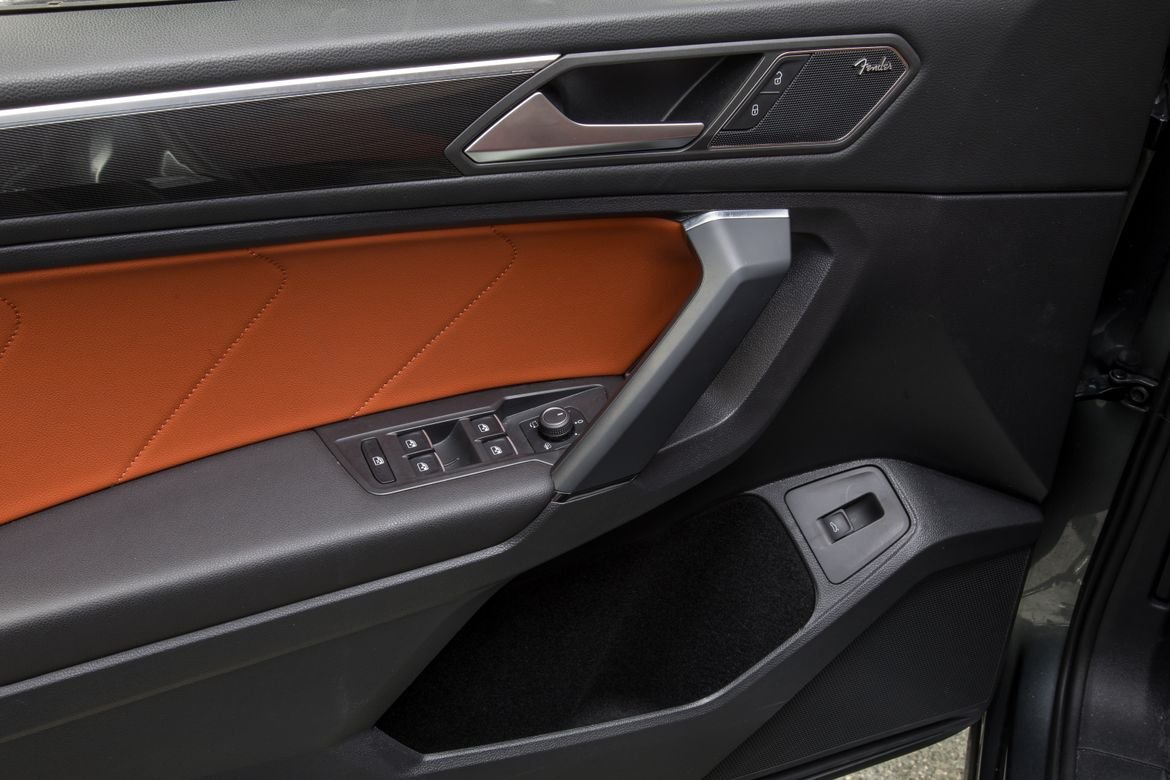 41-volkswagen-tiguan-2019-black--doors--interior--orange--two-to