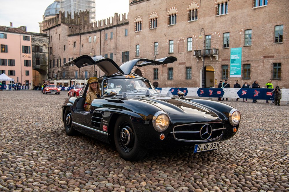 The 1955 Mercedes 300SL spreads its wings.