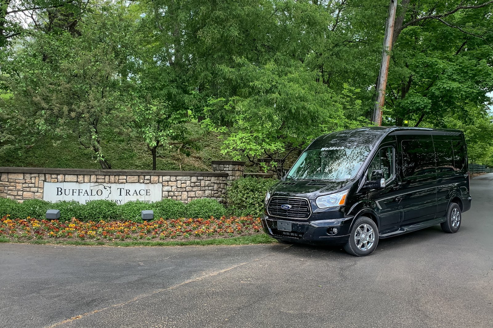 02-ford-transit-2019-angle--black--exterior--front.jpg