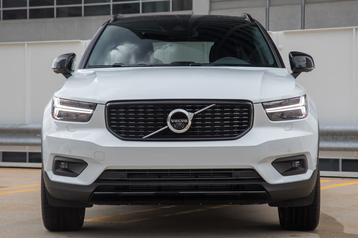 04-volvo-xc40-2019-exterior--front--white.jpg