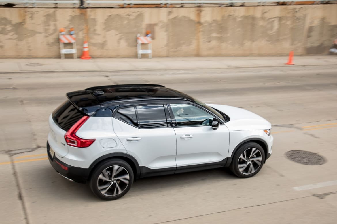 03-volvo-xc40-2019-dynamic--exterior--profile--white.jpg