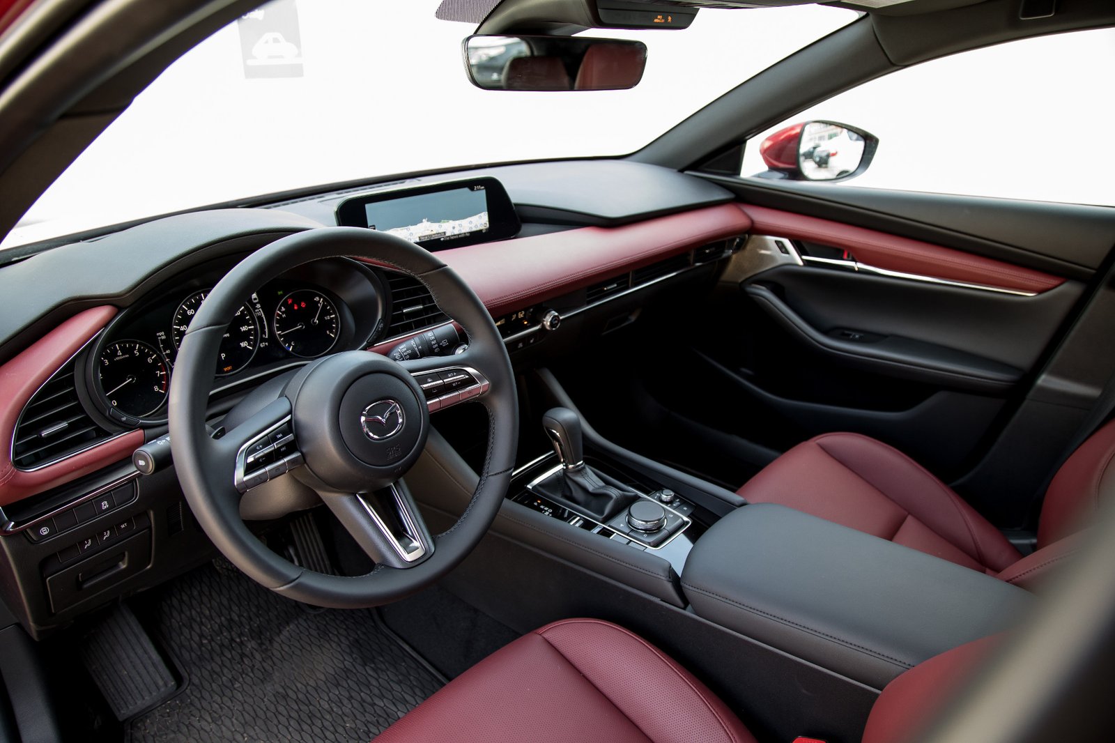 11-mazda-mazda3-2019-front-row--interior.jpg