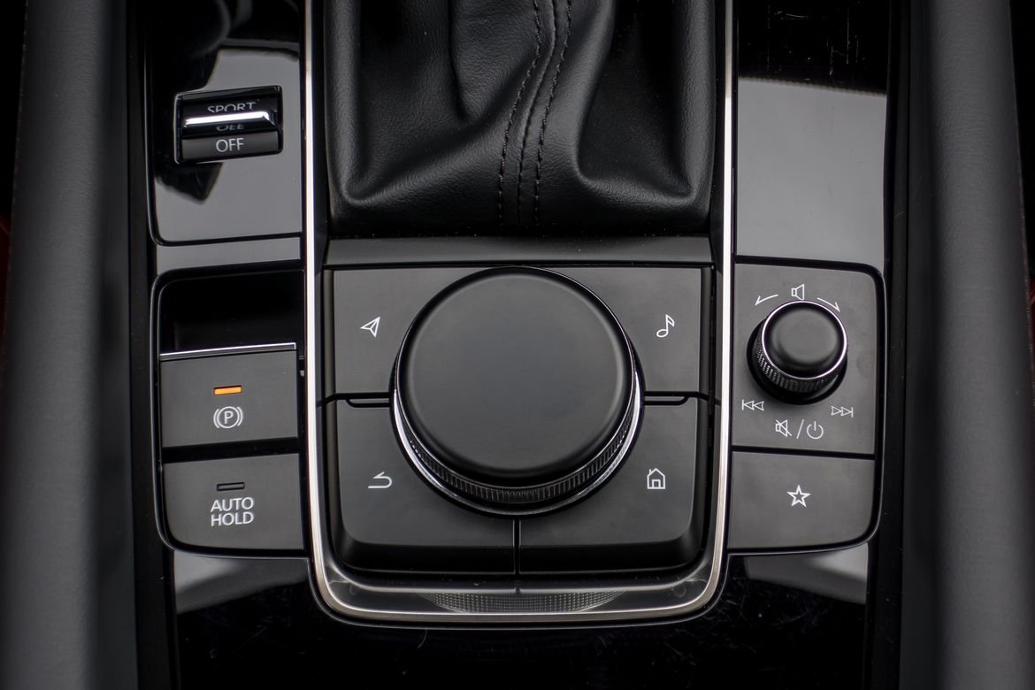 23-mazda-mazda3-2019-center-console--interior.jpg