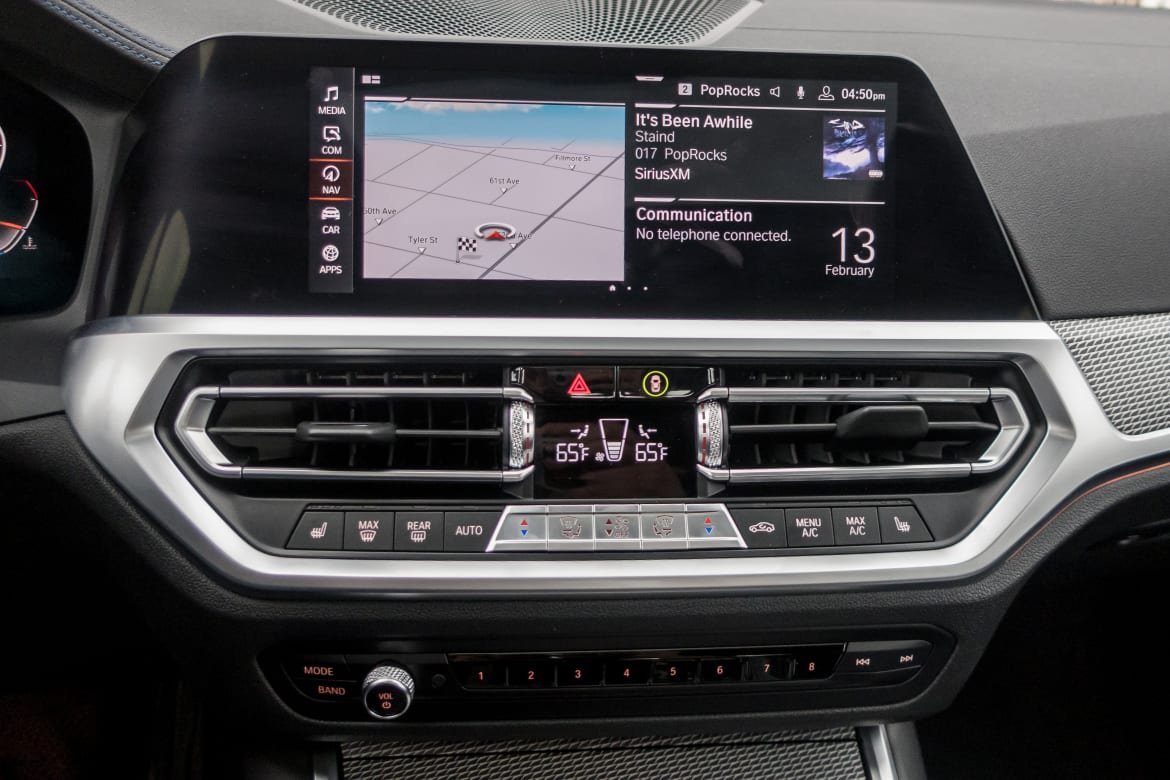 13-bmw-330i-2019-center-stack--display--interior.jpg