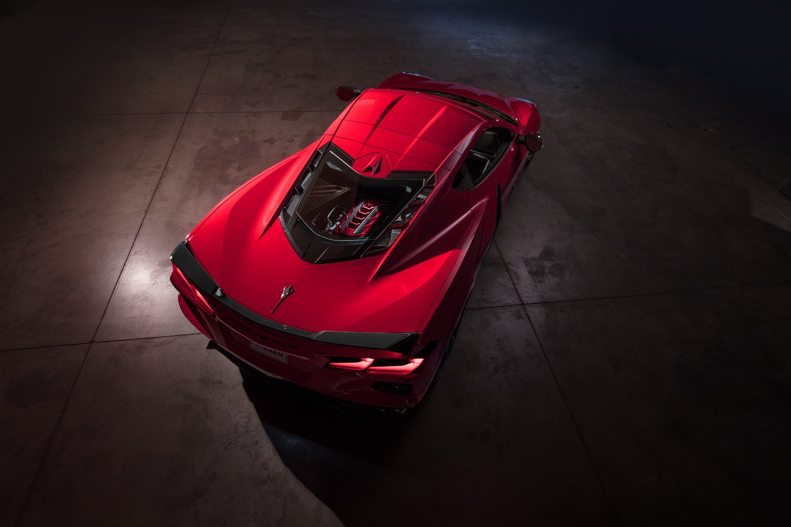 chevrolet-corvette-stingray-2020-05-angle--exterior--overhead--rear--red.jpg