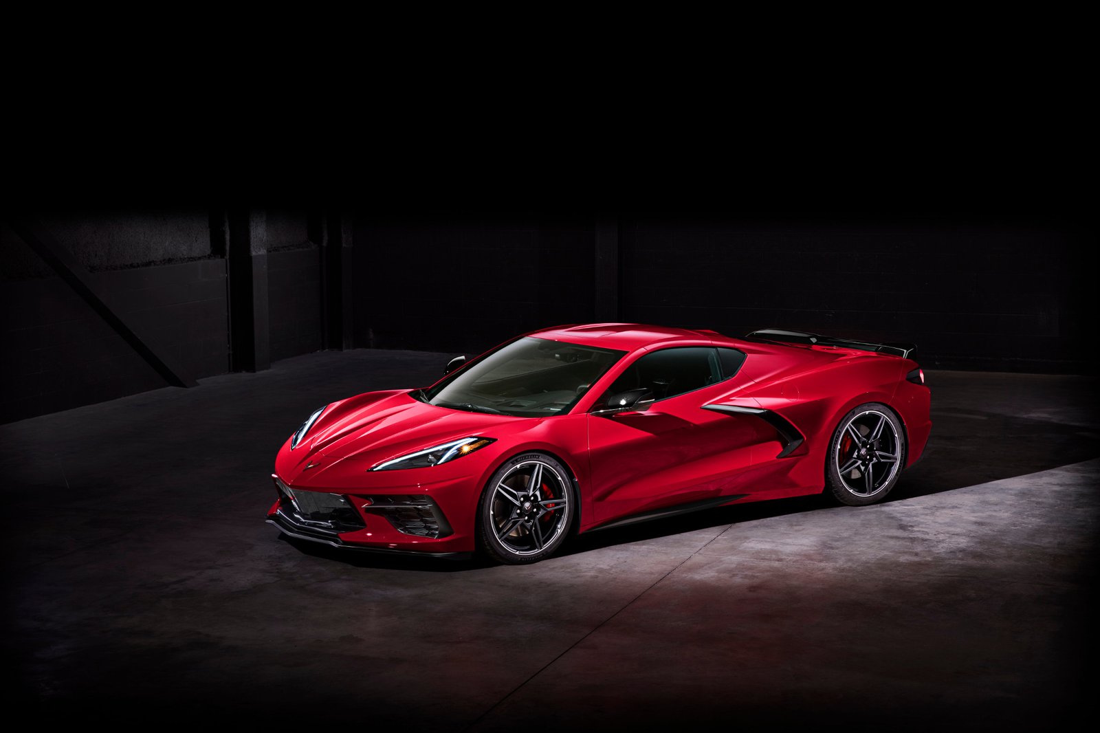 chevrolet-corvette-stingray-2020-01-angle--exterior--front--red.jpg