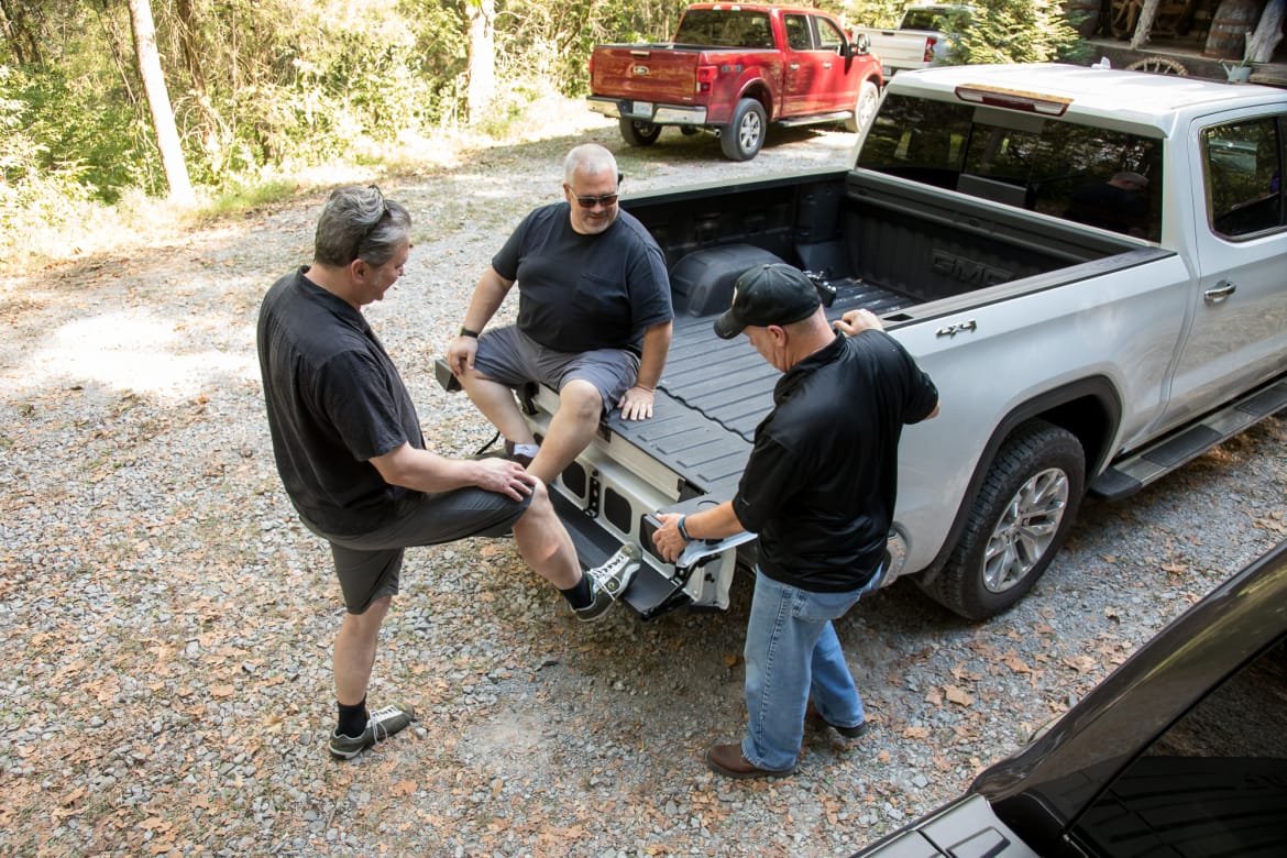 30-gmc-sierra-1500-crew-cab-slt-2019-cargo--exterior--pickup-tru