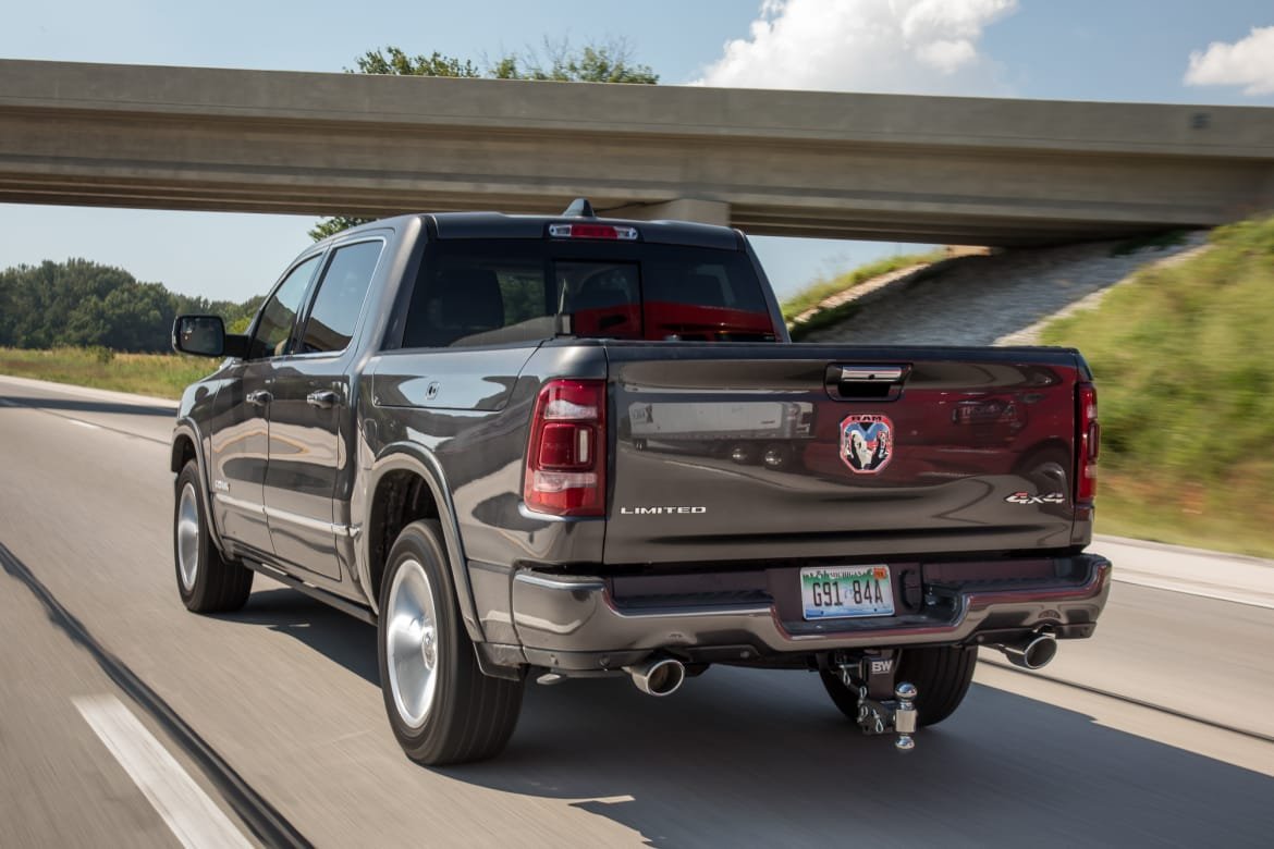 02-ram-1500-limited-crew-cab-2019-black--dynamic--exterior--rear