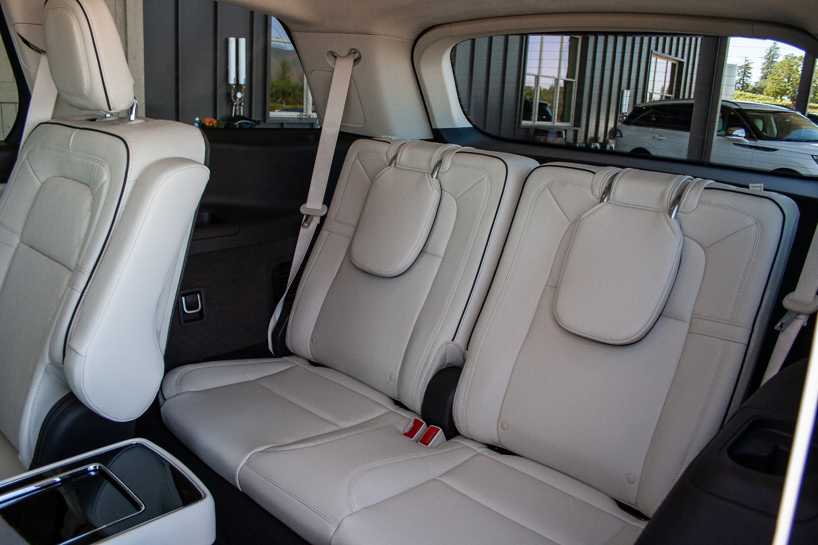 lincoln-aviator-2020-11-interior--third-row.jpg