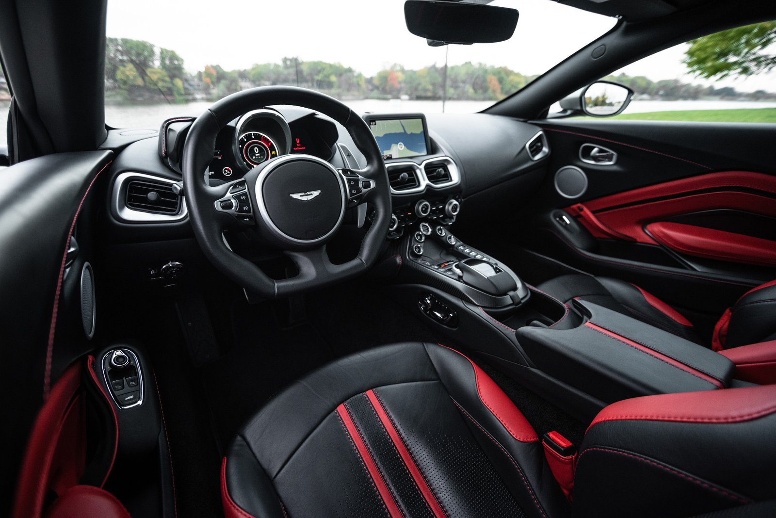 19-aston-martin-vantage-2018-black--front-row--interior--red--two-tone.jpg