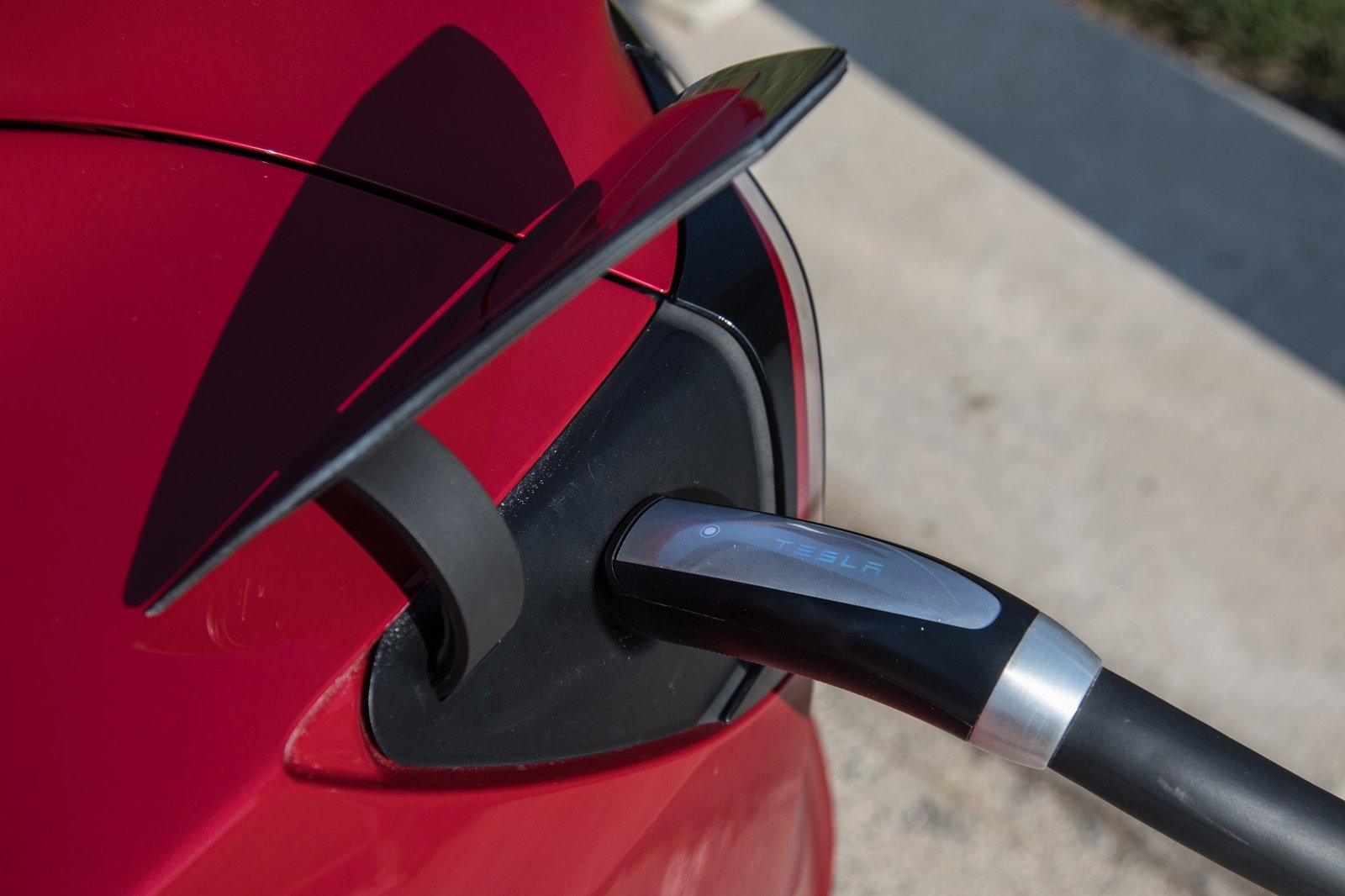 03-tesla-model-3-2018-charging-port--exterior--red.jpg