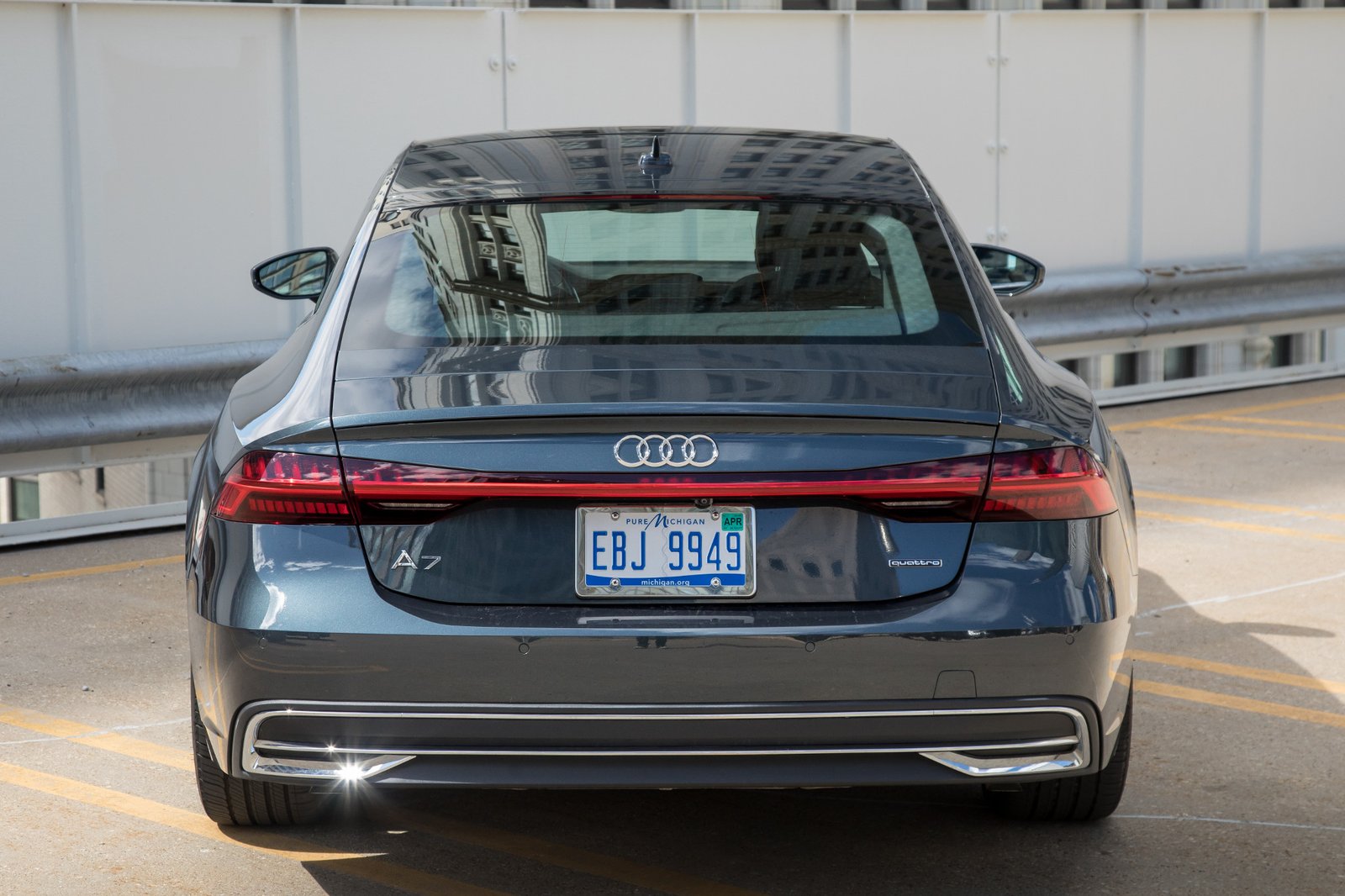 08-audi-a7-2019-black--exterior--rear--urban.jpg