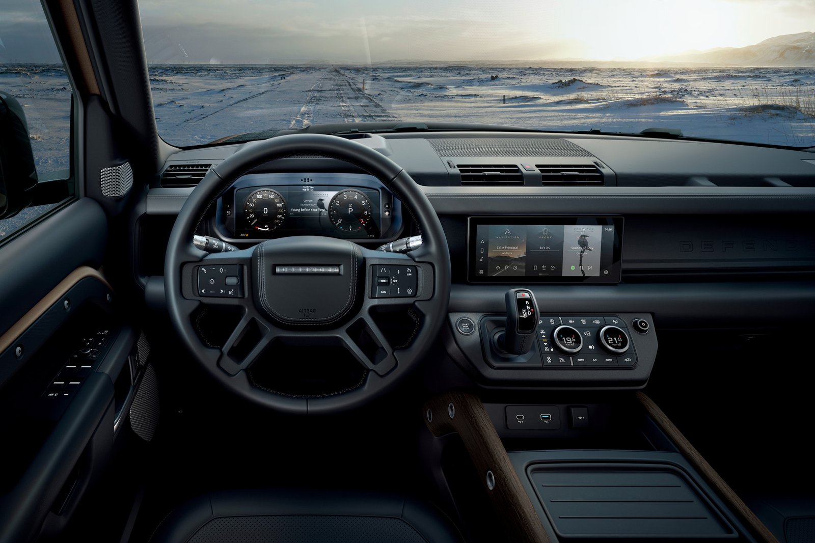 land-rover-defender-2020-08-cockpit-shot--front-row--interior.jpg