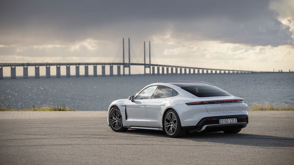 Porsche Taycan Turbo S-GO 147E