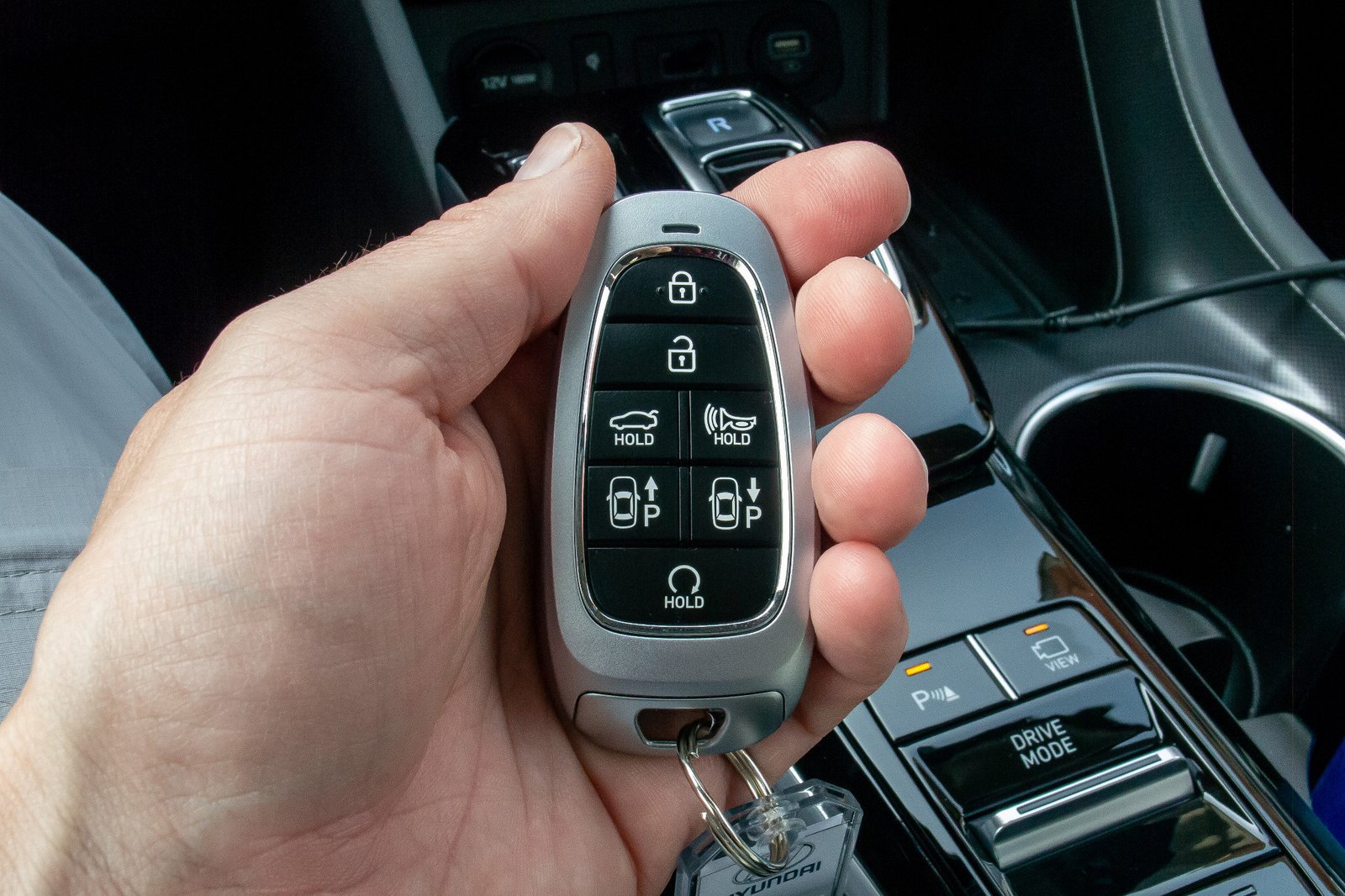hyundai-sonata-2020-front-row--interior--key-fob-14.jpg