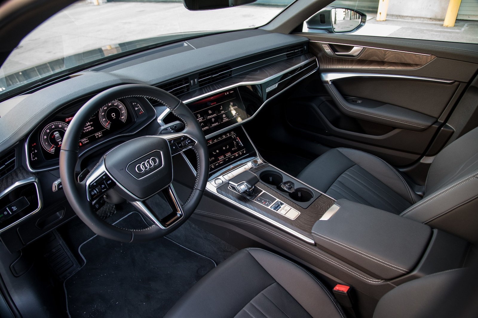 15-audi-a6-2019-front-row--interior.jpg