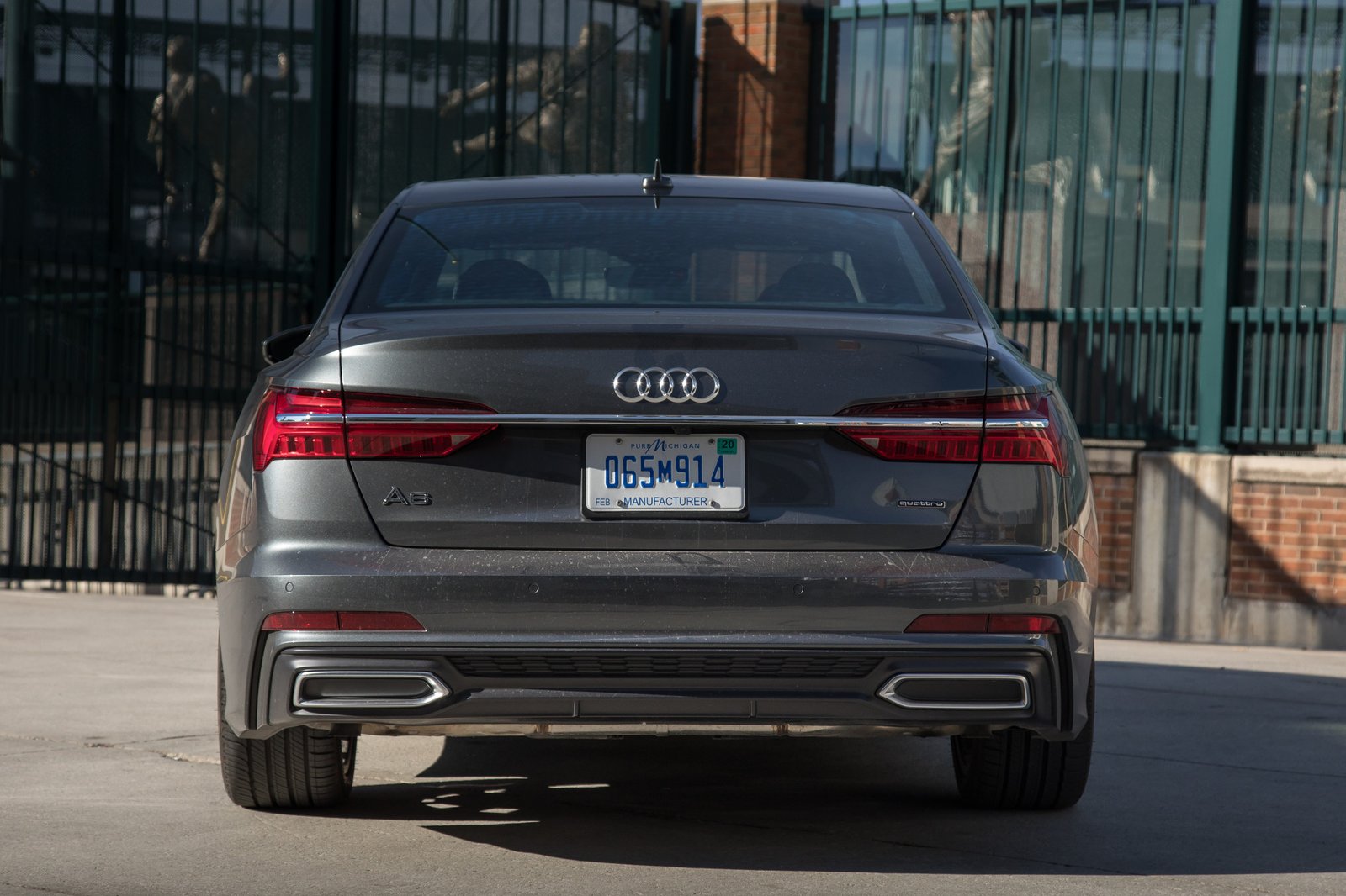 05-audi-a6-2019-exterior--grey--rear.jpg