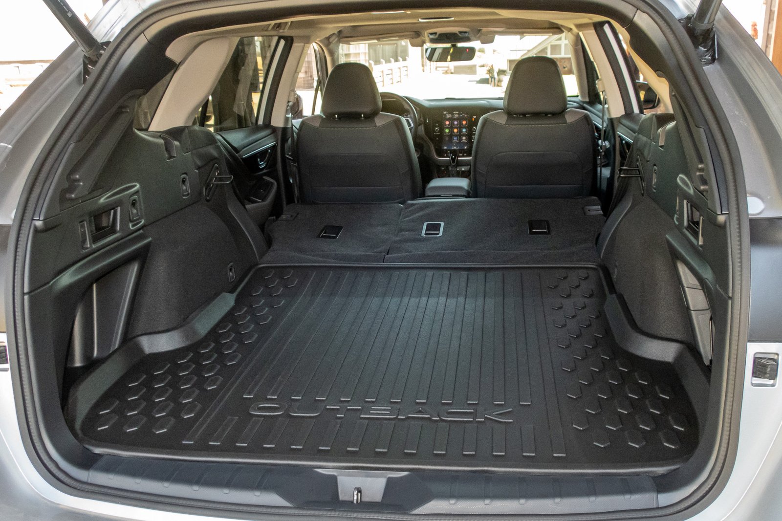 subaru-outback-2020-22-folding-seats--interior--trunk.jpg