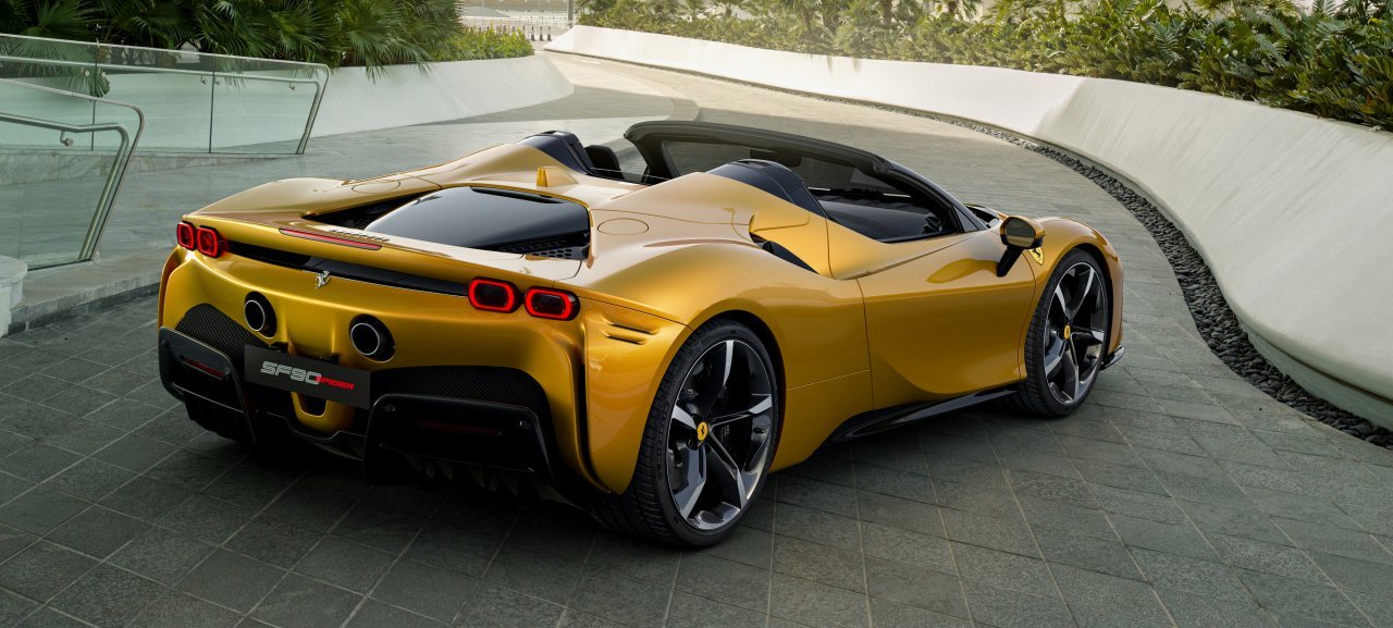Ferrari SF90 Spider rear 