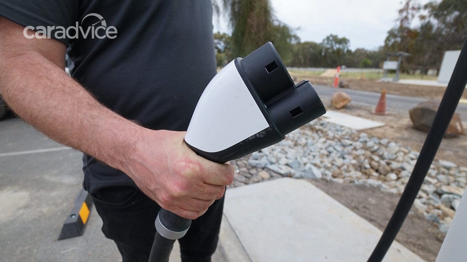 Government commits another $2.9 million to electric car charging trial - 1 of 1