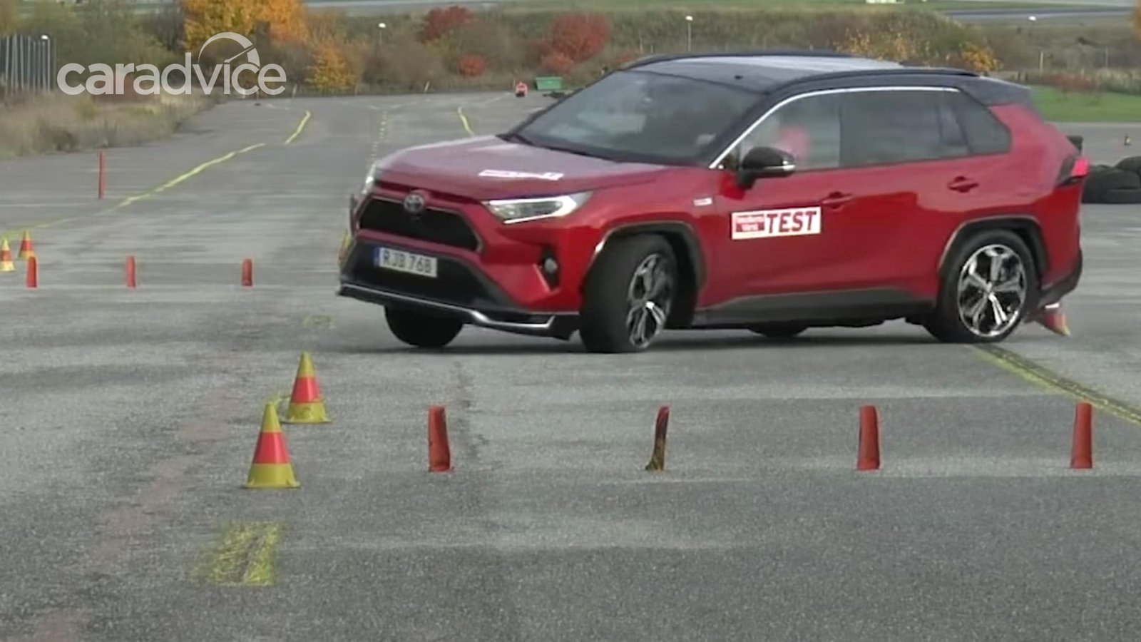 2021 Toyota RAV4 plug-in hybrid fails emergency swerve test - 2 of 2