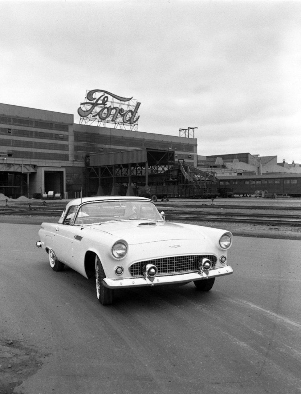 Ford renews Thunderbird trademark