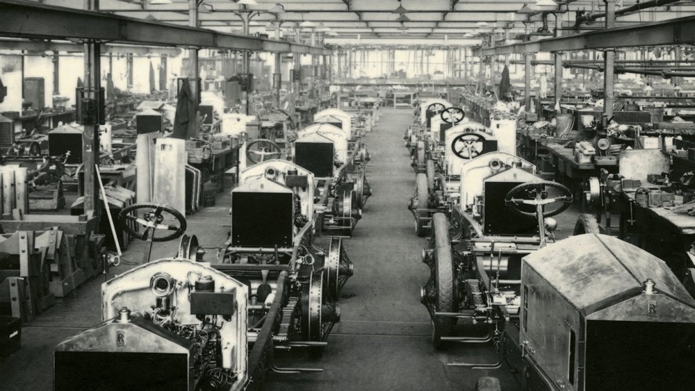 Production of the Rolls-Royce 40/50 model at the Derby plant in the early 1900s.