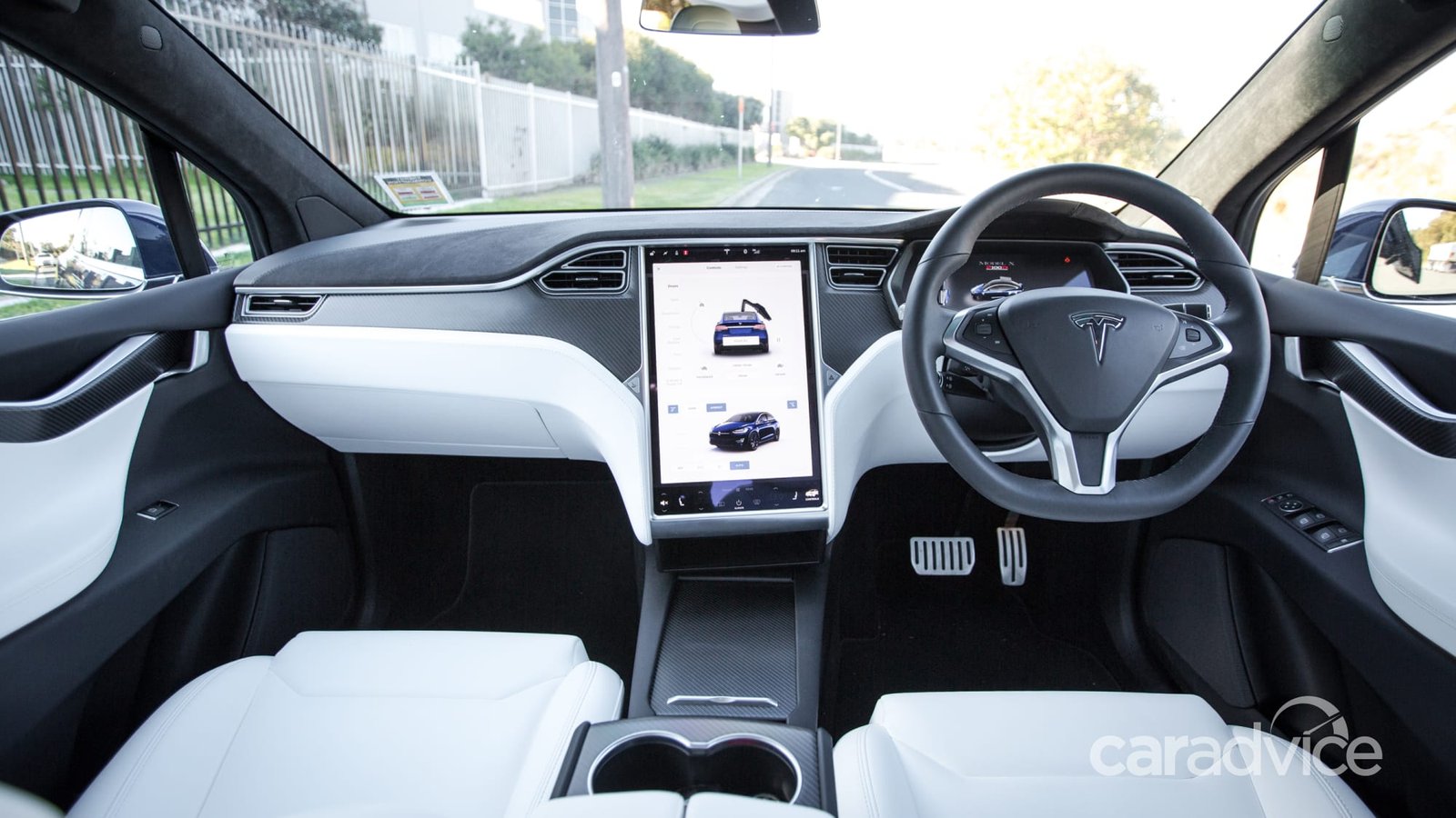 Tesla claims recalled touchscreens 'only expected to last 5-6 years' - 1 of 1