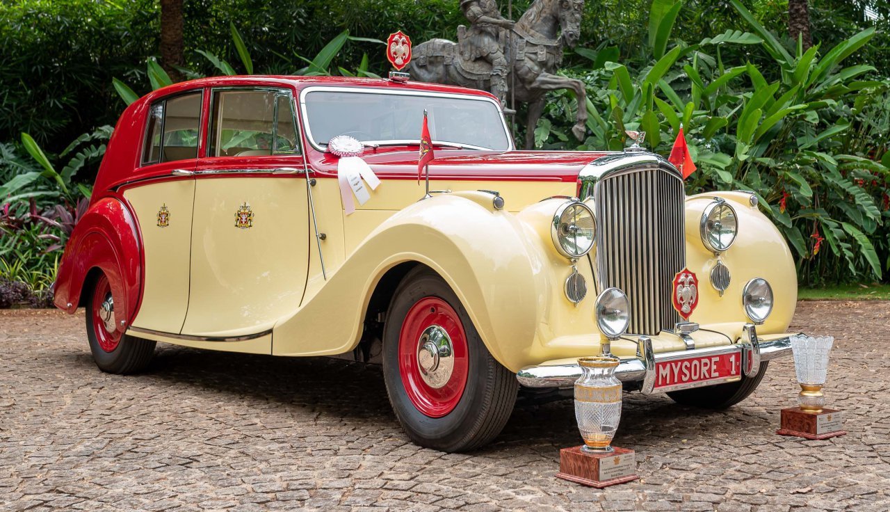 1949 Bentley Mk VI Light Touring Saloon by Hooper